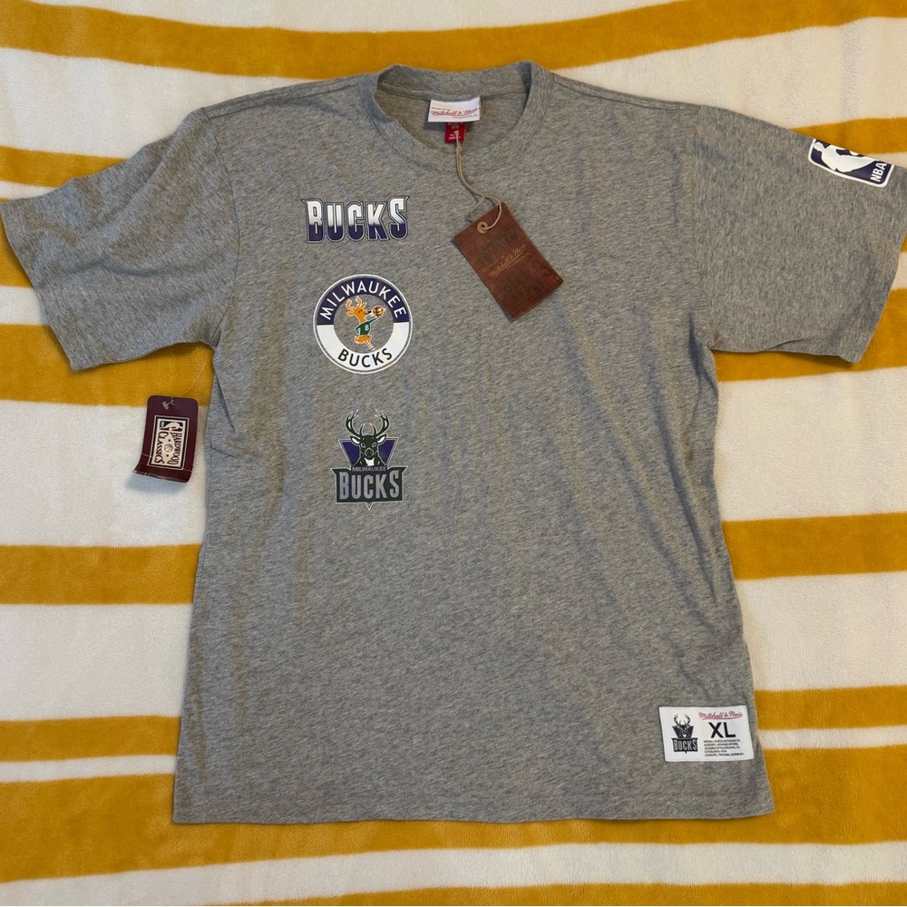 Mitchell & Ness brand Milwaukee Bucks Boys T-shirt size XL
